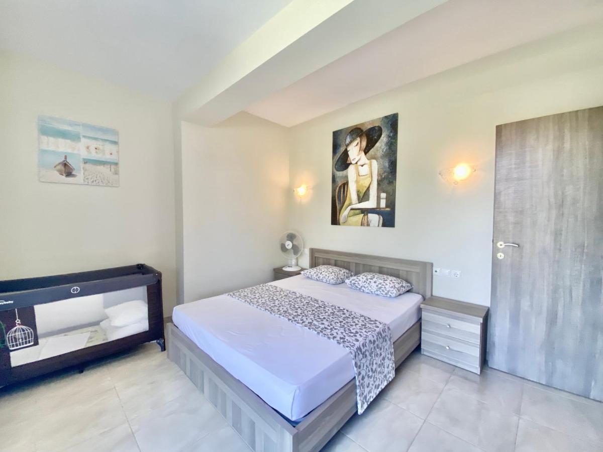 Ellinfos Aparthotel Ханиоти Екстериор снимка