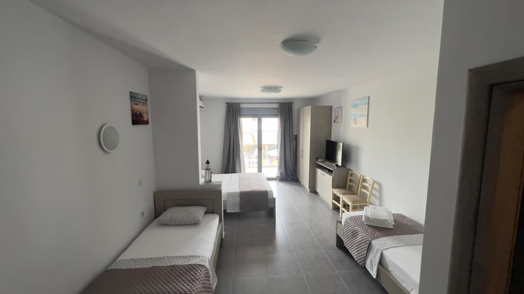 Ellinfos Aparthotel Ханиоти Екстериор снимка